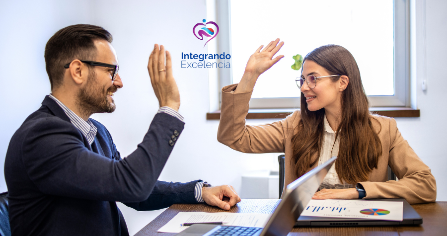 𝗟𝗮 𝗰𝘂𝗹𝘁𝘂𝗿𝗮 𝗼𝗿𝗴𝗮𝗻𝗶𝘇𝗮𝗰𝗶𝗼𝗻𝗮𝗹 𝗻𝗼 𝘀𝗲 𝗱𝗲𝗰𝗹𝗮𝗿𝗮. 𝗦𝗲 𝗱𝗲𝗺𝘂𝗲𝘀𝘁𝗿𝗮 𝗲𝗻 𝗰𝗼́𝗺𝗼 𝘀𝗲 𝘁𝗼𝗺𝗮𝗻 𝗹𝗮𝘀 𝗱𝗲𝗰𝗶𝘀𝗶𝗼𝗻𝗲𝘀.