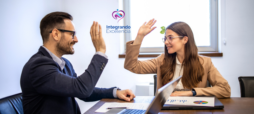 𝗟𝗮 𝗰𝘂𝗹𝘁𝘂𝗿𝗮 𝗼𝗿𝗴𝗮𝗻𝗶𝘇𝗮𝗰𝗶𝗼𝗻𝗮𝗹 𝗻𝗼 𝘀𝗲 𝗱𝗲𝗰𝗹𝗮𝗿𝗮. 𝗦𝗲 𝗱𝗲𝗺𝘂𝗲𝘀𝘁𝗿𝗮 𝗲𝗻 𝗰𝗼́𝗺𝗼 𝘀𝗲 𝘁𝗼𝗺𝗮𝗻 𝗹𝗮𝘀 𝗱𝗲𝗰𝗶𝘀𝗶𝗼𝗻𝗲𝘀.